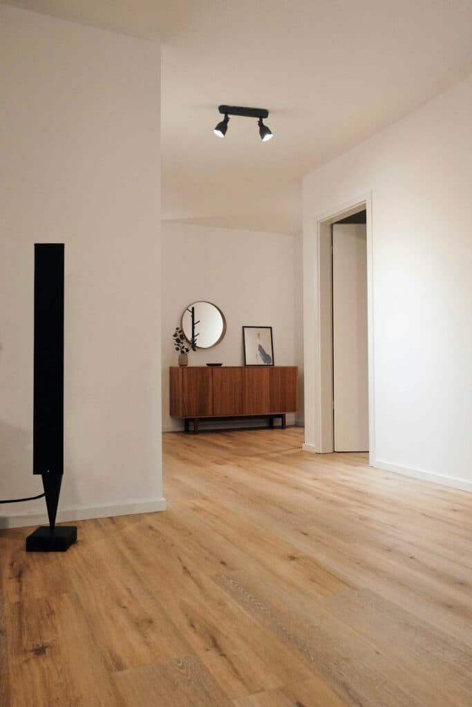 cover image 7679